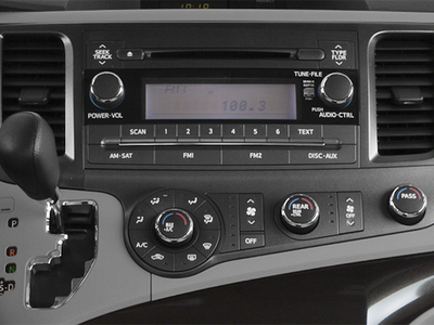 2014 Toyota Sienna XLE 8 Passenger
