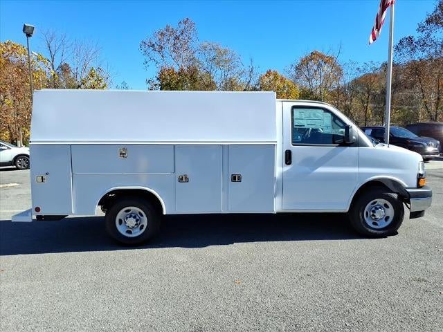 2025 Chevrolet Express Cutaway 3500 Base