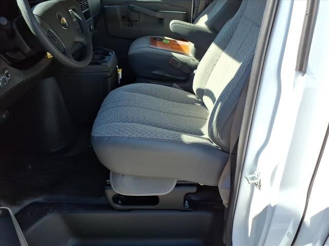 2025 Chevrolet Express Cutaway 3500 Base