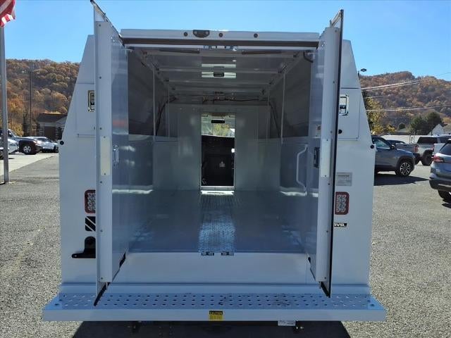 2025 Chevrolet Express Cutaway 3500 Base
