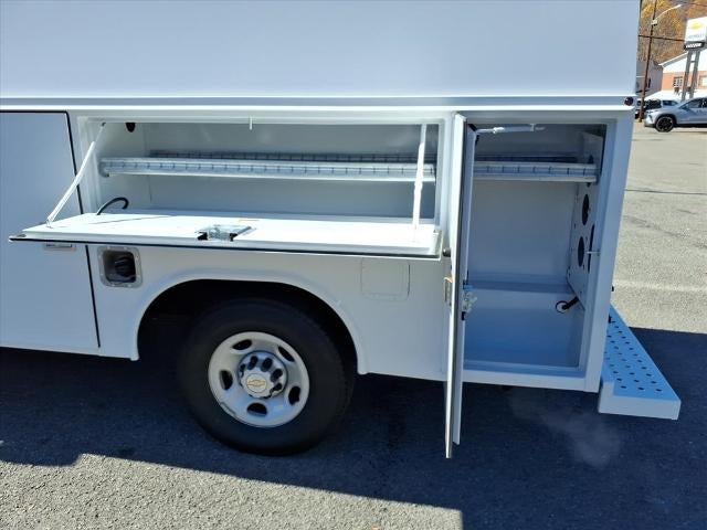 2025 Chevrolet Express Cutaway 3500 Base