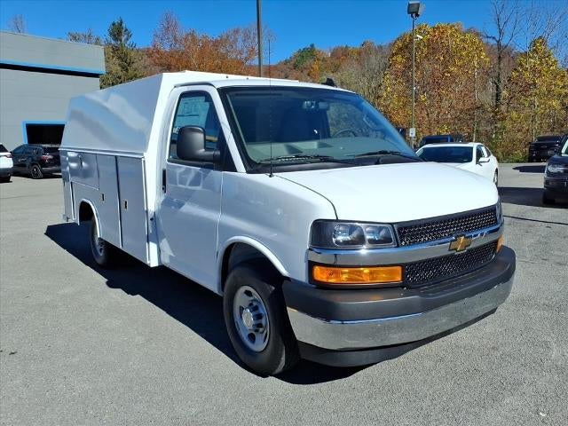 2025 Chevrolet Express Cutaway 3500 Base