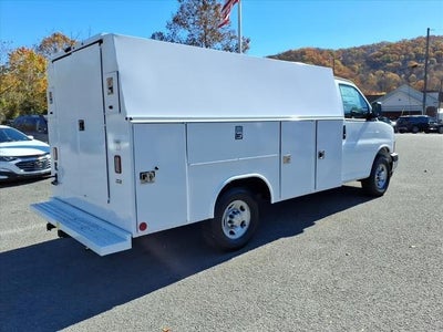 2025 Chevrolet Express Cutaway 3500 Base