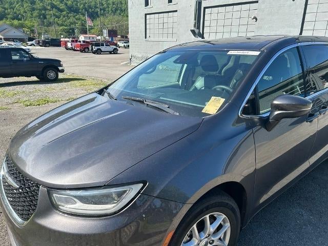 2023 Chrysler Pacifica Touring L's photo