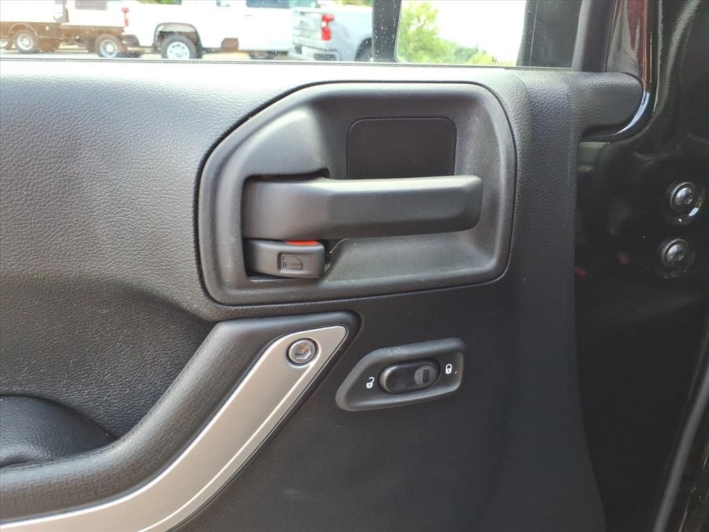 2014 Jeep Wrangler Unlimited Sahara 4wd