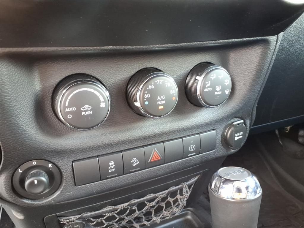 2014 Jeep Wrangler Unlimited Sahara 4wd