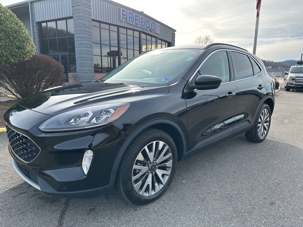 2022 Ford Escape Hybrid Titanium