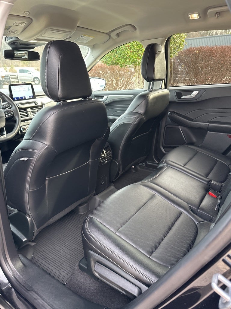 2022 Ford Escape Hybrid Titanium