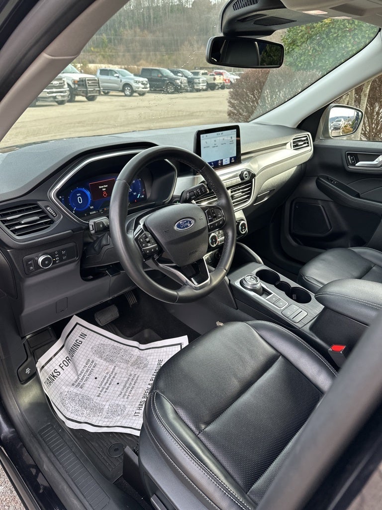 2022 Ford Escape Hybrid Titanium