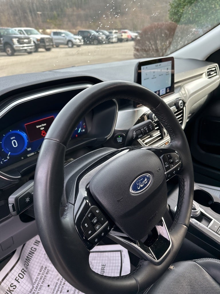 2022 Ford Escape Hybrid Titanium