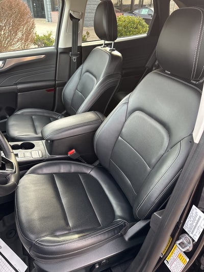 2022 Ford Escape Hybrid Titanium