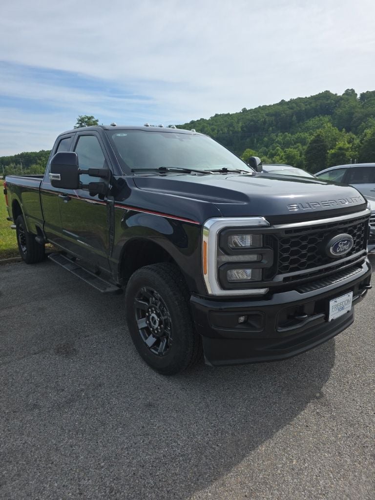2023 Ford F-350SD Lariat