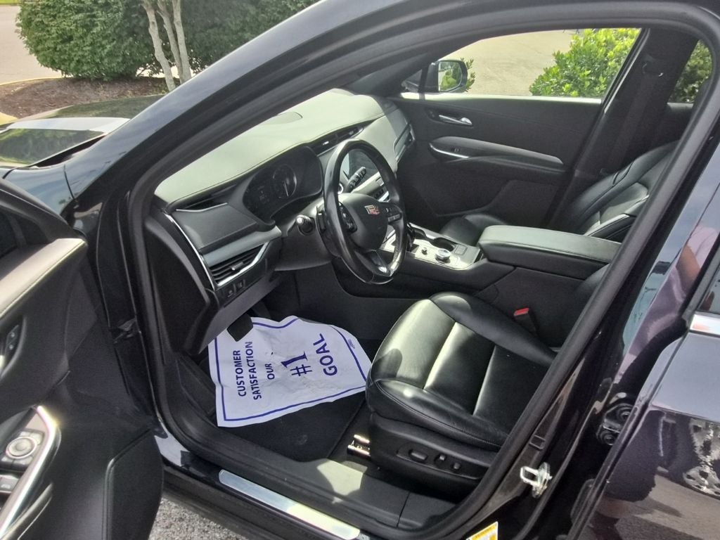2023 Cadillac XT4 Premium Luxury