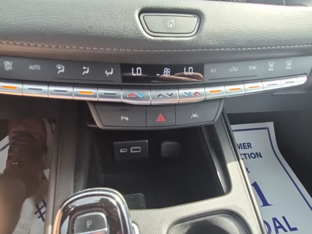 2023 Cadillac XT4 Premium Luxury