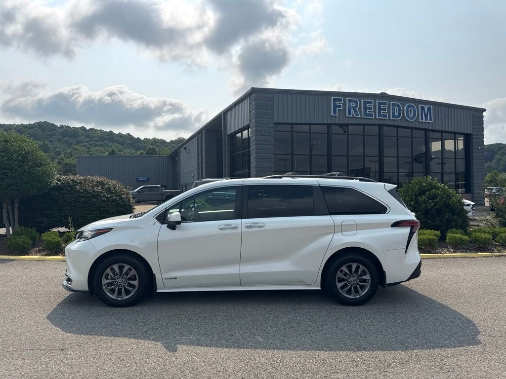 2021 Toyota Sienna XLE 7 Passenger