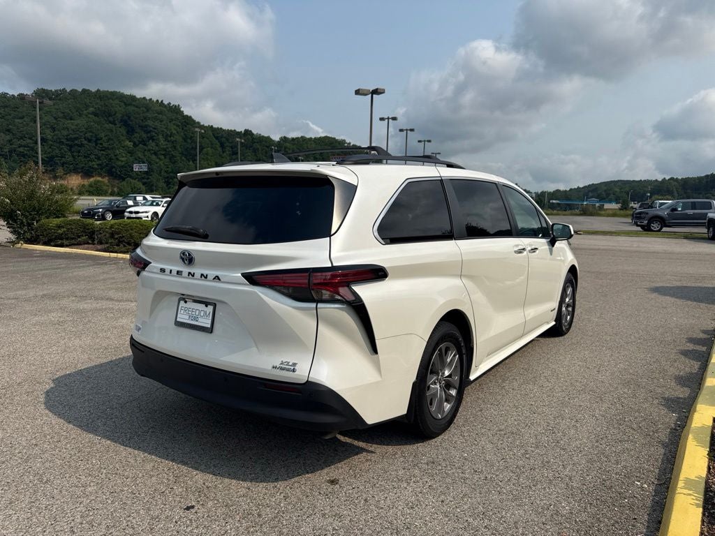2021 Toyota Sienna XLE 7 Passenger