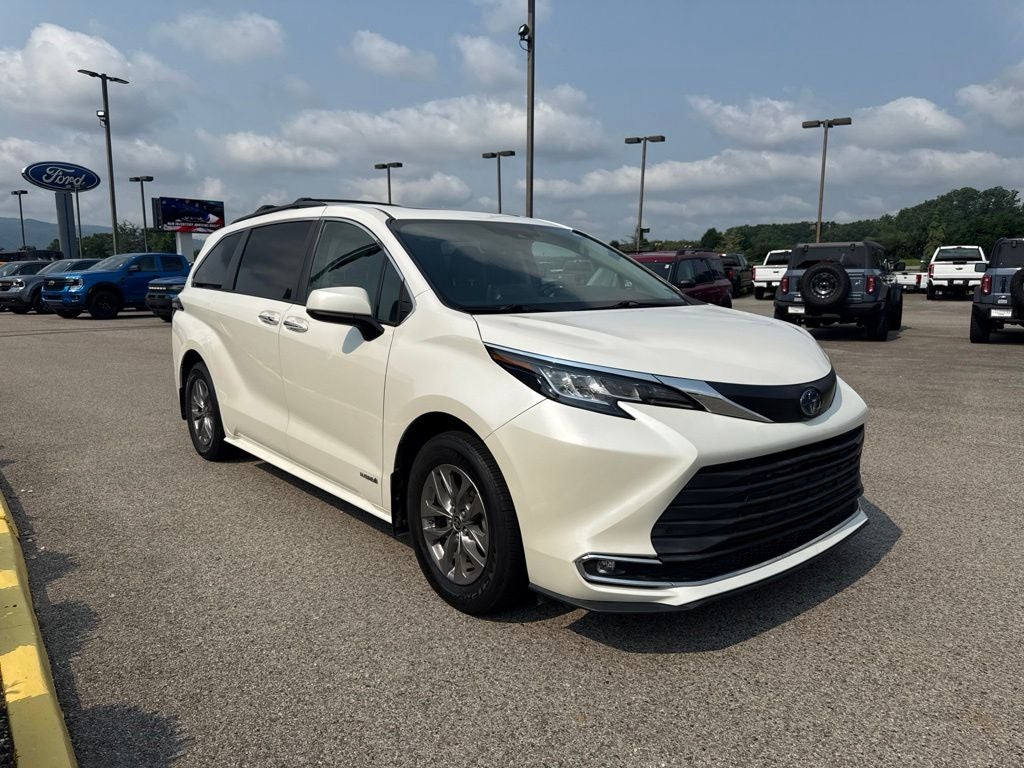 2021 Toyota Sienna XLE 7 Passenger