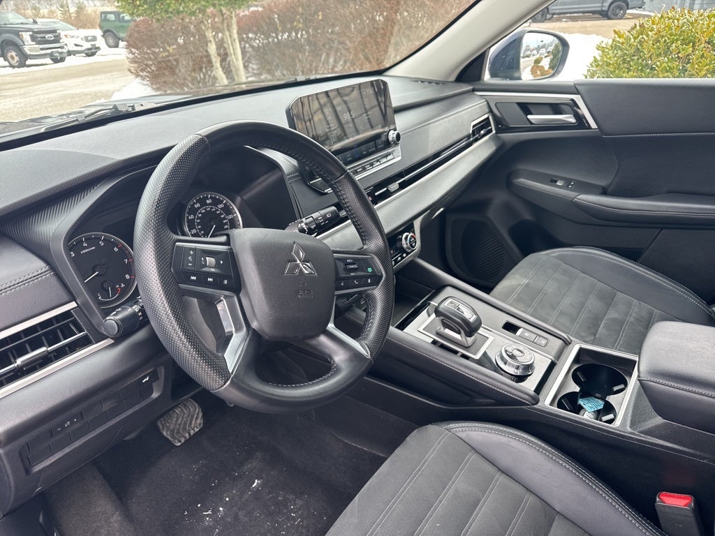 2024 Mitsubishi Outlander SE