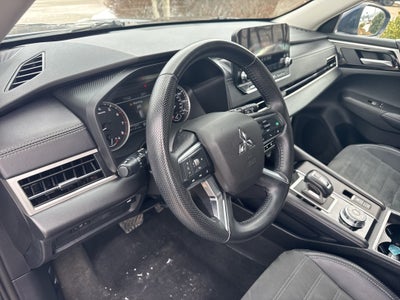 2024 Mitsubishi Outlander SE