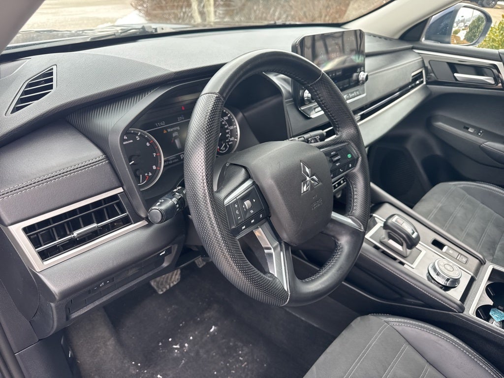 2024 Mitsubishi Outlander SE