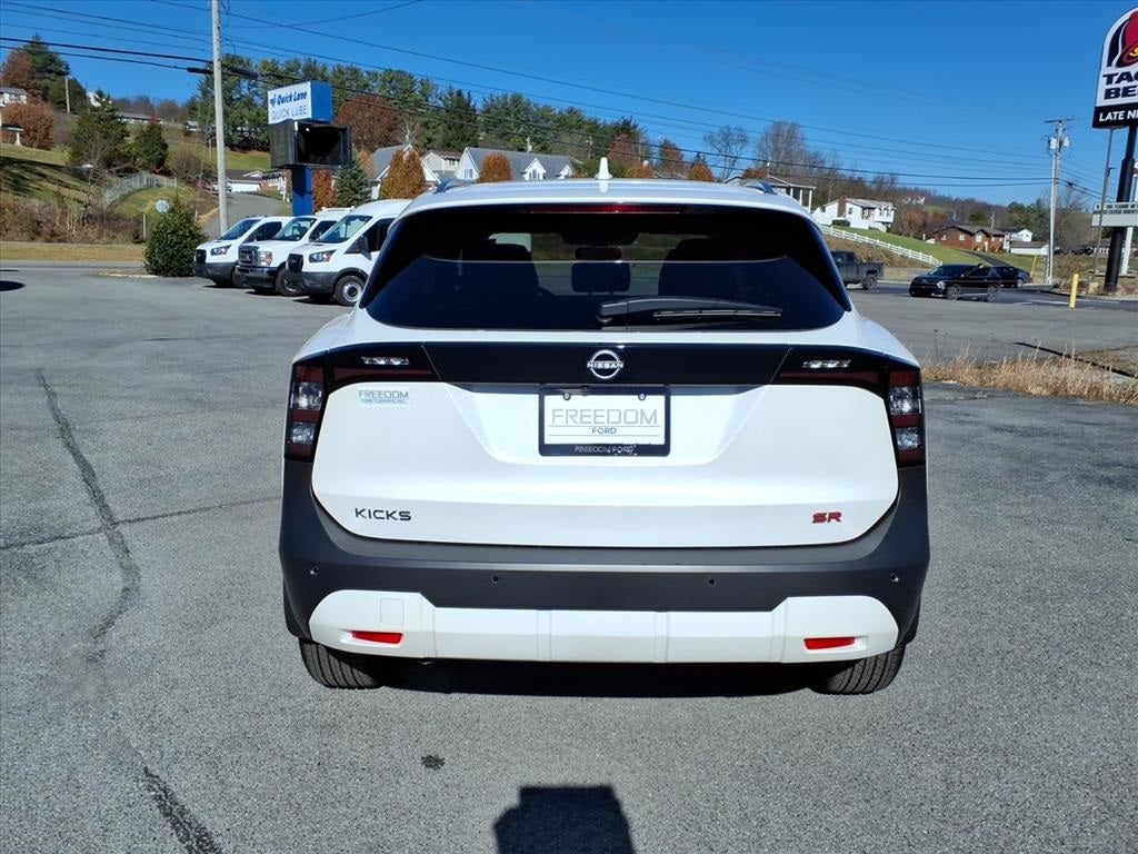 2025 Nissan Kicks SR