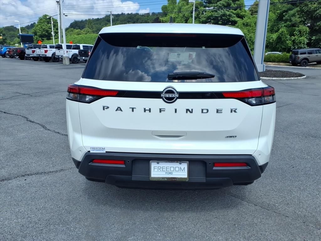 2023 Nissan Pathfinder S