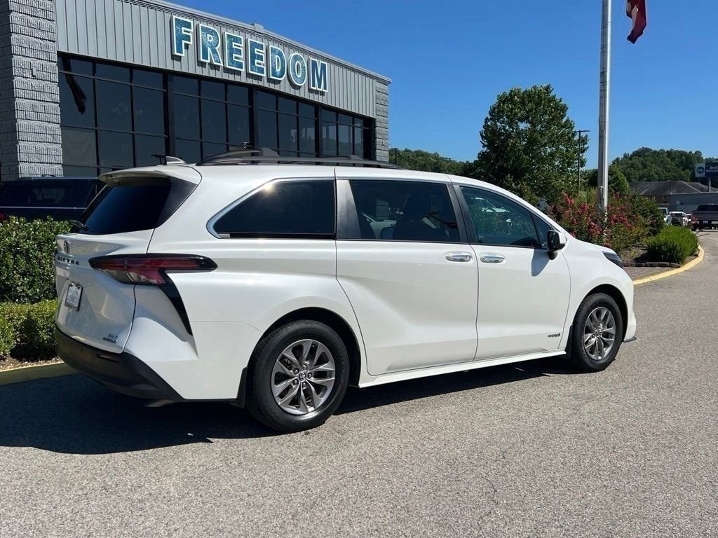 2021 Toyota Sienna XLE 7 Passenger