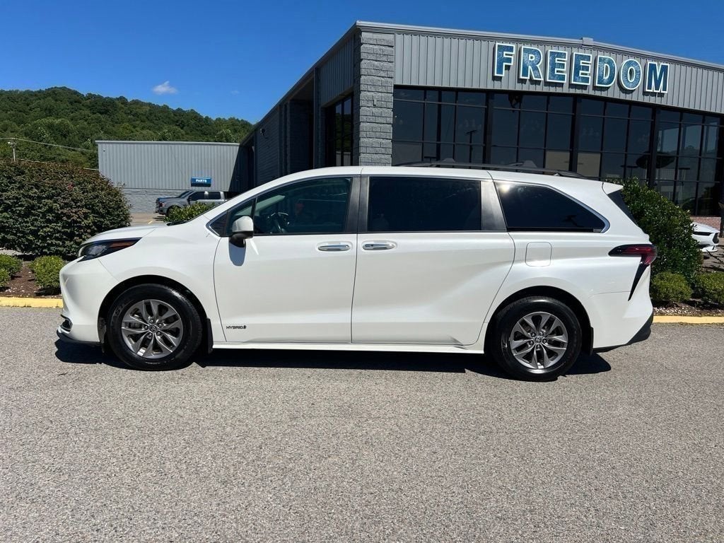 2021 Toyota Sienna XLE 7 Passenger